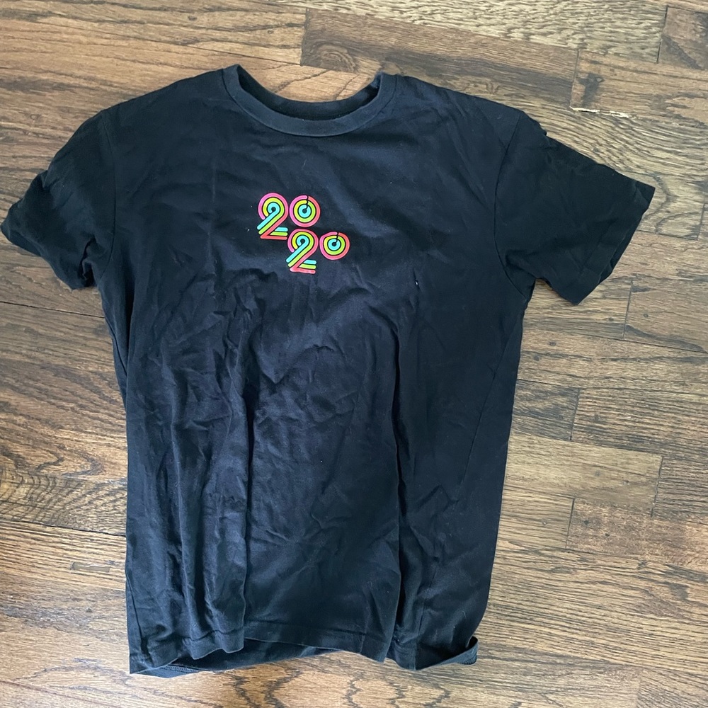 Apple 2020 close the rings t-shirt